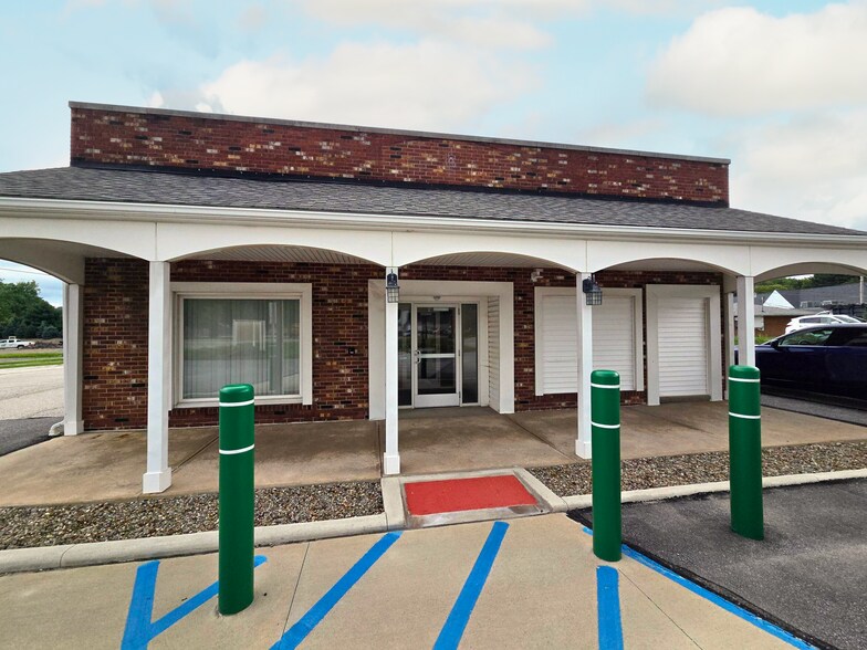 9231 Chillicothe Rd, Kirtland, OH à louer - Photo de l’immeuble – Image 3 sur 6