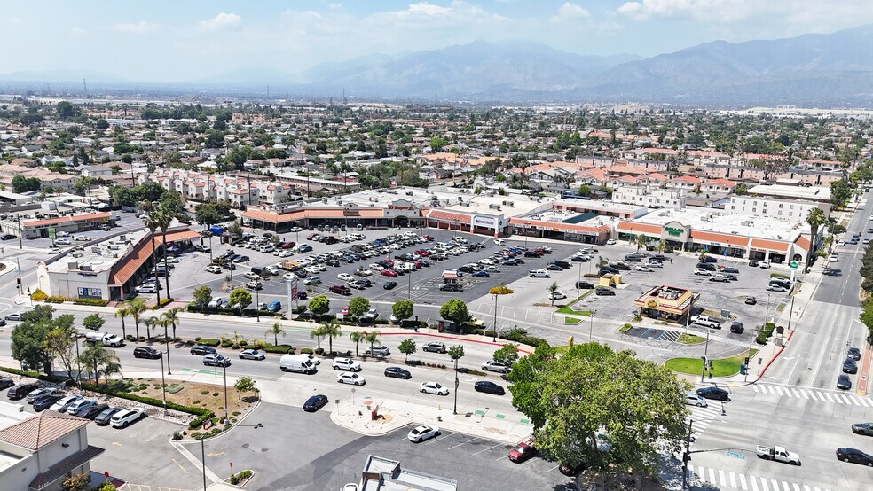 14151 Ramona Blvd, Baldwin Park, CA à louer - Photo de l’immeuble – Image 1 sur 7