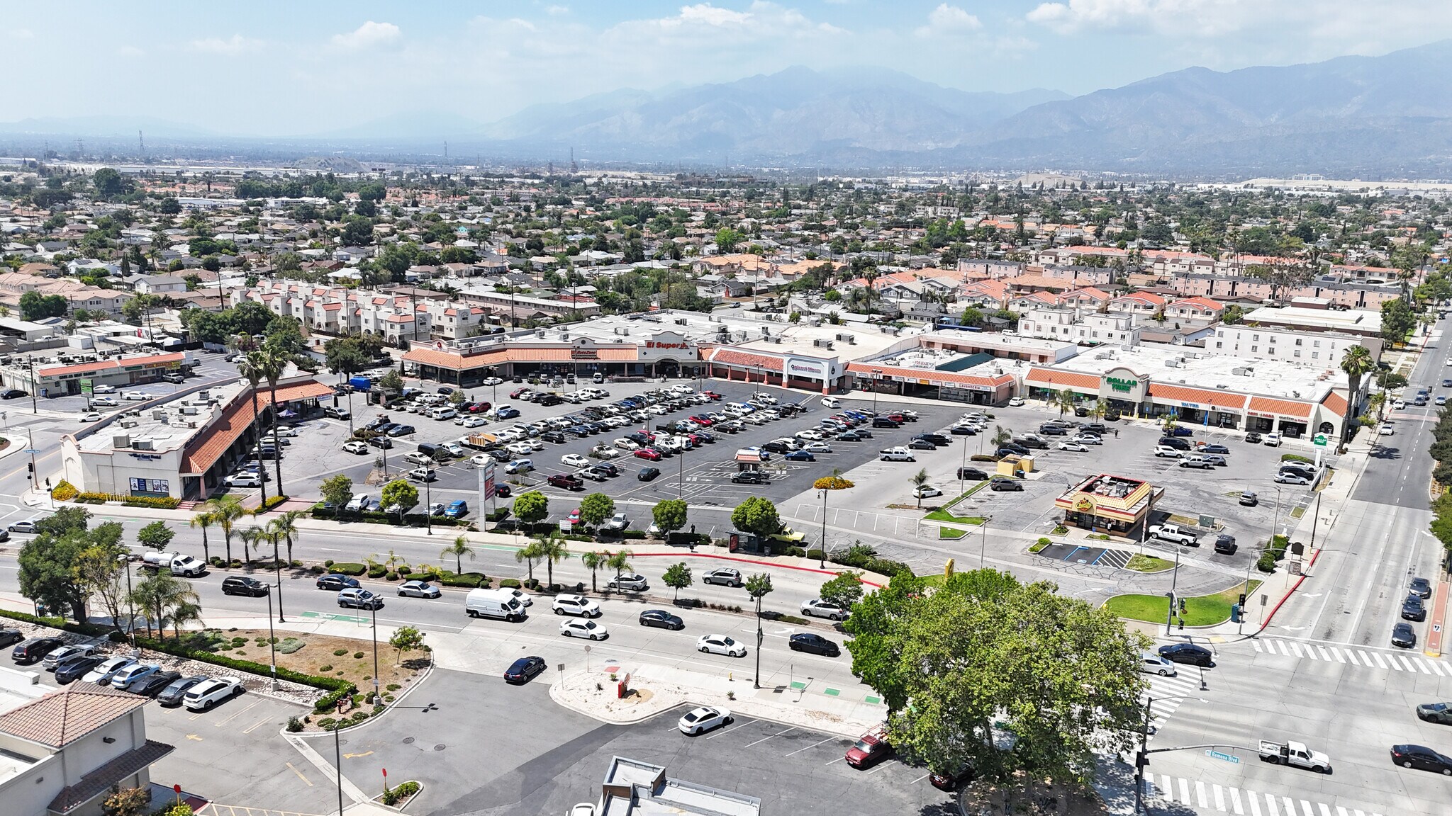 14151 Ramona Blvd, Baldwin Park, CA à louer Photo de l’immeuble– Image 1 sur 8
