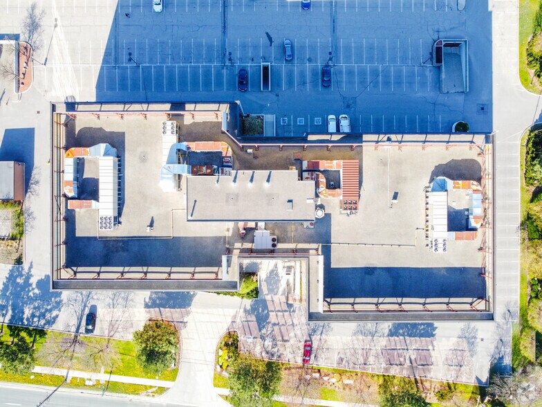 7100 Woodbine Ave, Markham, ON à louer - Photo de l’immeuble – Image 2 sur 2