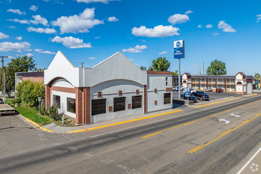 1015 S Haynes Ave, Miles City, MT à vendre - Photo principale – Image 1 sur 46
