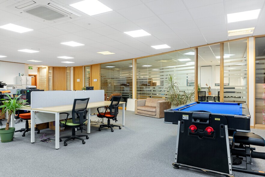 18B Meridian Est, Leicester à louer - Photo de l’immeuble – Image 2 sur 17