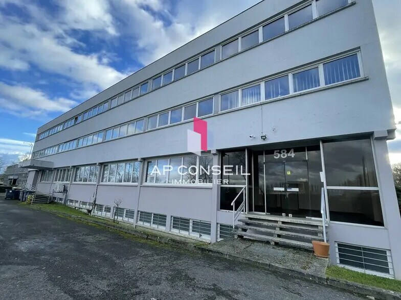 Local d'activités dans Buc à vendre - Photo de l’immeuble – Image 1 sur 6