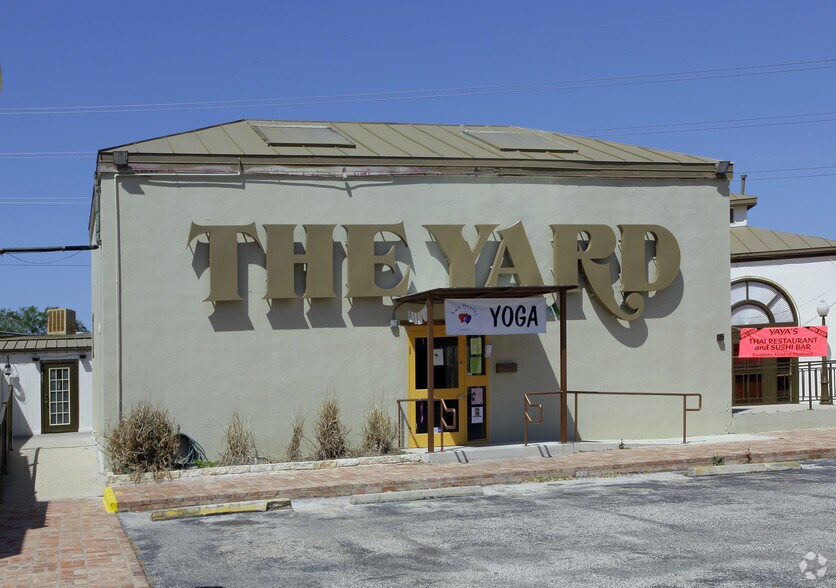 5221-5331 McCullough Ave, San Antonio, TX à louer - Photo principale – Image 3 sur 10