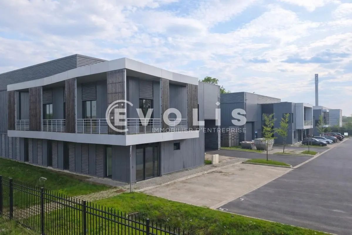 Bureau dans Chanteloup-en-Brie à louer Photo de l’immeuble– Image 1 sur 14