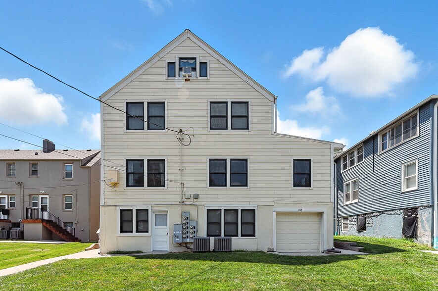 817 N 48th St, Omaha, NE à vendre - Photo de l’immeuble – Image 3 sur 46