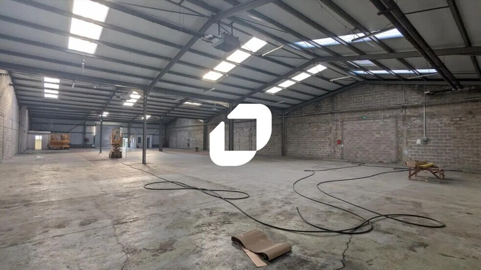 Local d’activités dans Servon à louer - Photo de l’immeuble – Image 3 sur 6