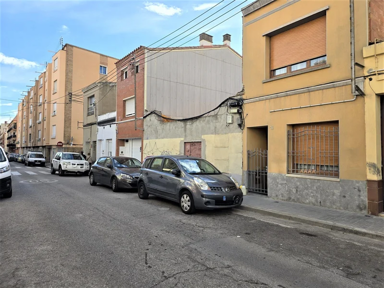 Carrer de Gambús, Sabadell, Barcelona à vendre - Photo de l’immeuble – Image 2 sur 4
