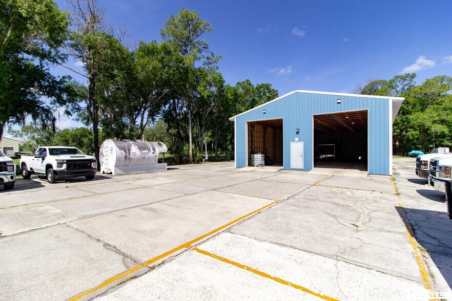 IOS + Warehouse near I-4 portefeuille de 2 biens à vendre sur LoopNet.fr - Photo de l’immeuble – Image 1 sur 25