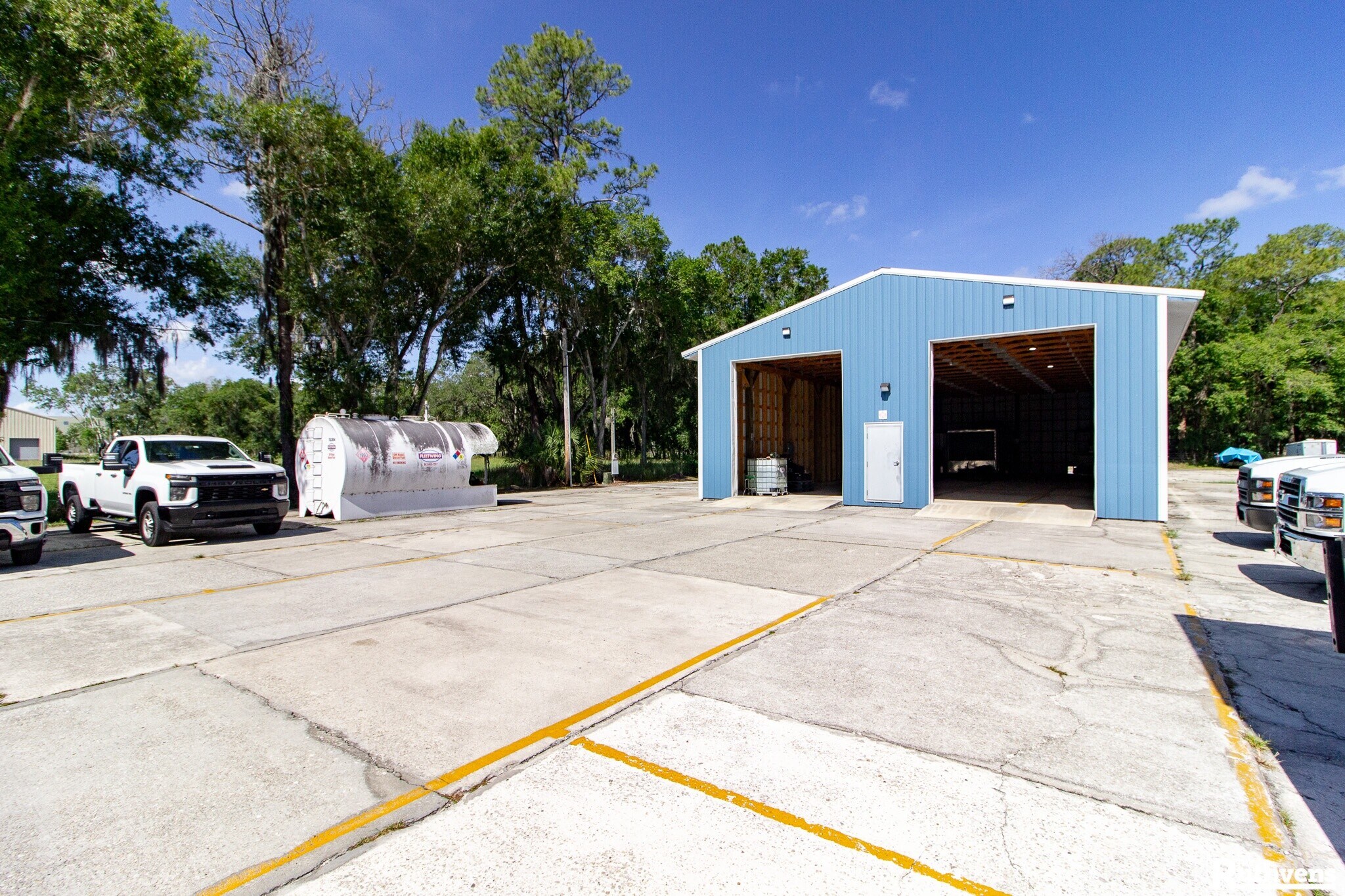 IOS + Warehouse near I-4 portefeuille de 2 biens à vendre sur LoopNet.fr Photo de l’immeuble– Image 1 sur 26