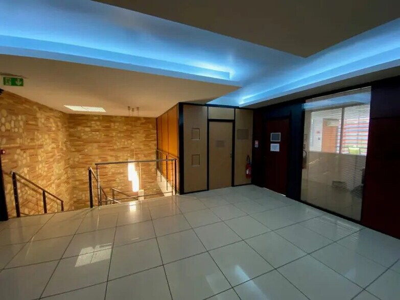 1 Rond-Point De Flotis, Saint-Jean à louer - Hall d’entrée – Image 3 sur 35