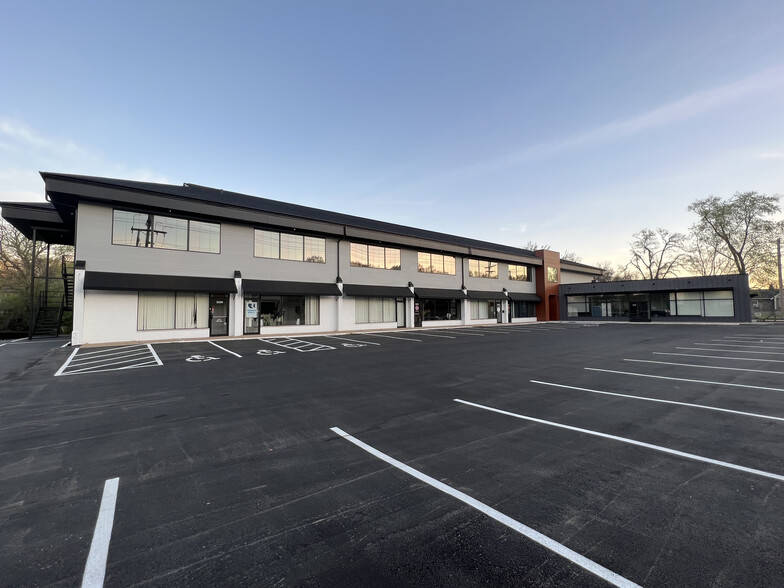 3205 S Brentwood Blvd, Webster Groves, MO à louer - Photo de l’immeuble – Image 2 sur 2