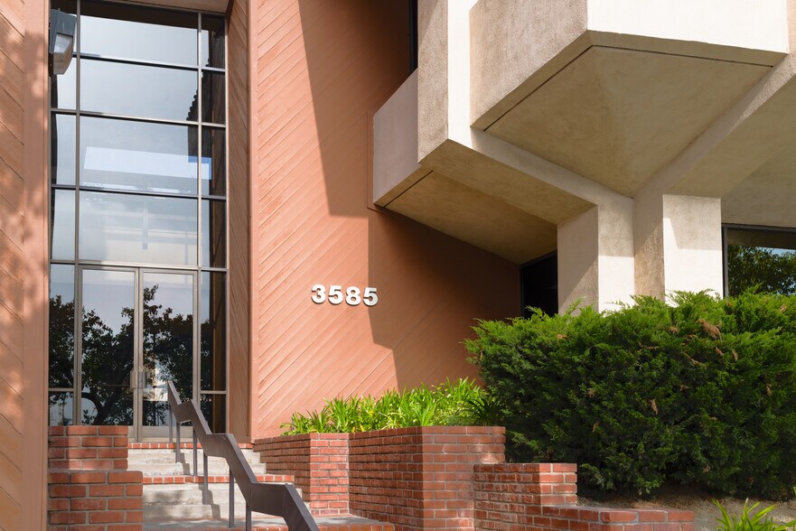 255 Maple Ct, Ventura, CA à vendre - Photo de l’immeuble – Image 2 sur 6