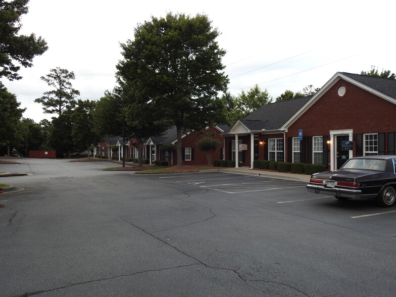 1050 Shiloh Rd NW, Kennesaw, GA à louer - Photo de l’immeuble – Image 1 sur 15