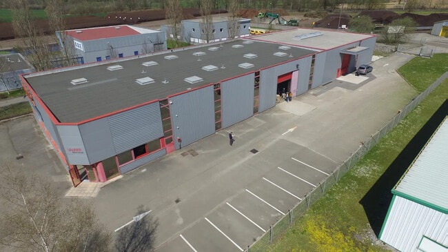 Plus de détails pour Local d’activités à vendre