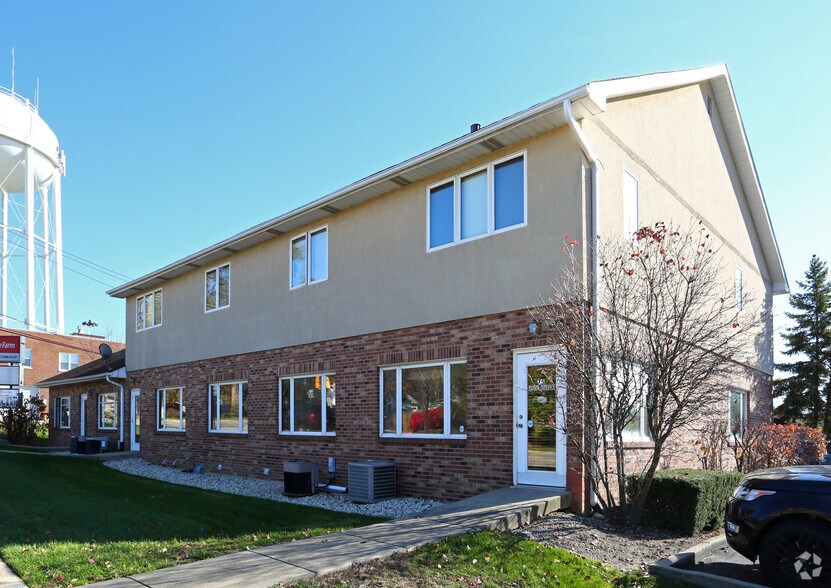 75 E Division St, Mundelein, IL à louer - Photo de l’immeuble – Image 3 sur 16