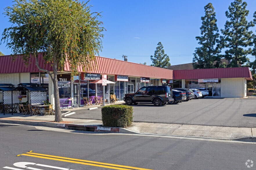 1161 Irvine Blvd, Tustin, CA à louer - Photo de l’immeuble – Image 2 sur 5