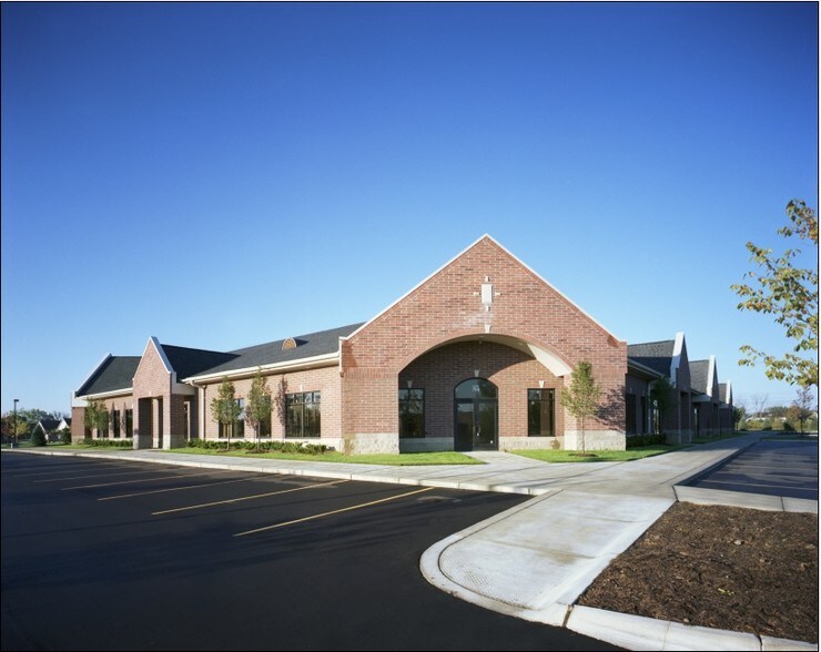 5958 N Canton Center Rd, Canton Township, MI à louer - Photo de l’immeuble – Image 2 sur 17