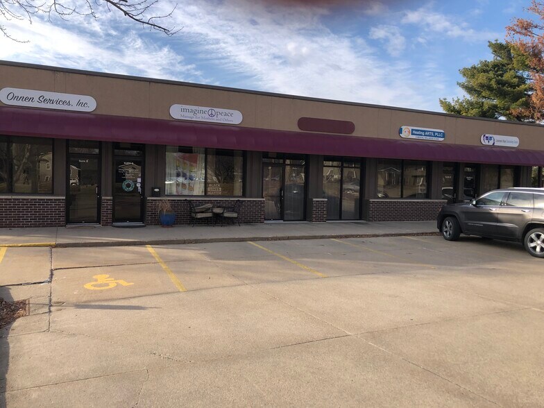 8435 University Blvd, Clive, IA à vendre - Photo de l’immeuble – Image 3 sur 6