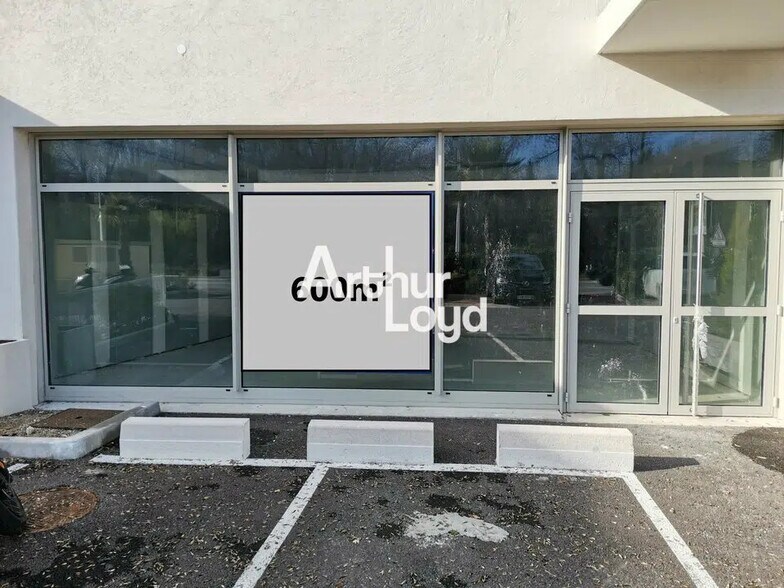 Local commercial dans Cagnes-sur-Mer à louer - Photo de l’immeuble – Image 2 sur 9