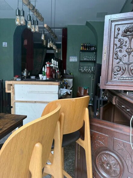 Local commercial dans Paris à louer - Photo de l’immeuble – Image 2 sur 3