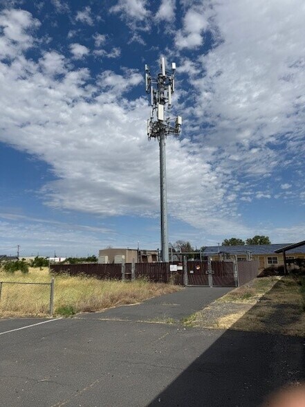 405 N 1st St, Hermiston, OR à vendre - Photo de l’immeuble – Image 2 sur 3