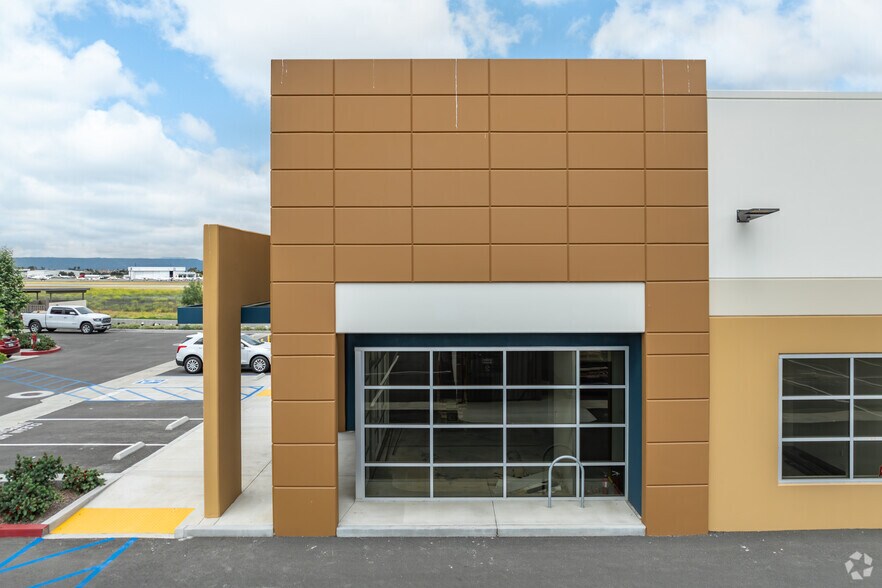 37385 Industry Way, Murrieta, CA à louer - Photo de l’immeuble – Image 2 sur 7