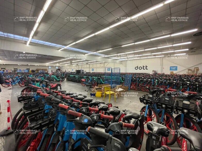 Local d’activités dans Aubervilliers à louer - Photo de l’immeuble – Image 2 sur 9