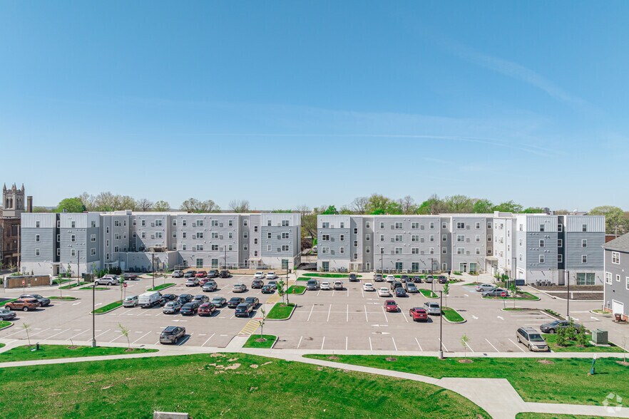 5115 Broadway Ave, Cleveland, OH à louer - Photo de l’immeuble – Image 3 sur 6
