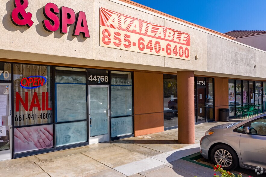 44758-44770 Valley Central Way, Lancaster, CA à vendre - Photo de l’immeuble – Image 3 sur 3