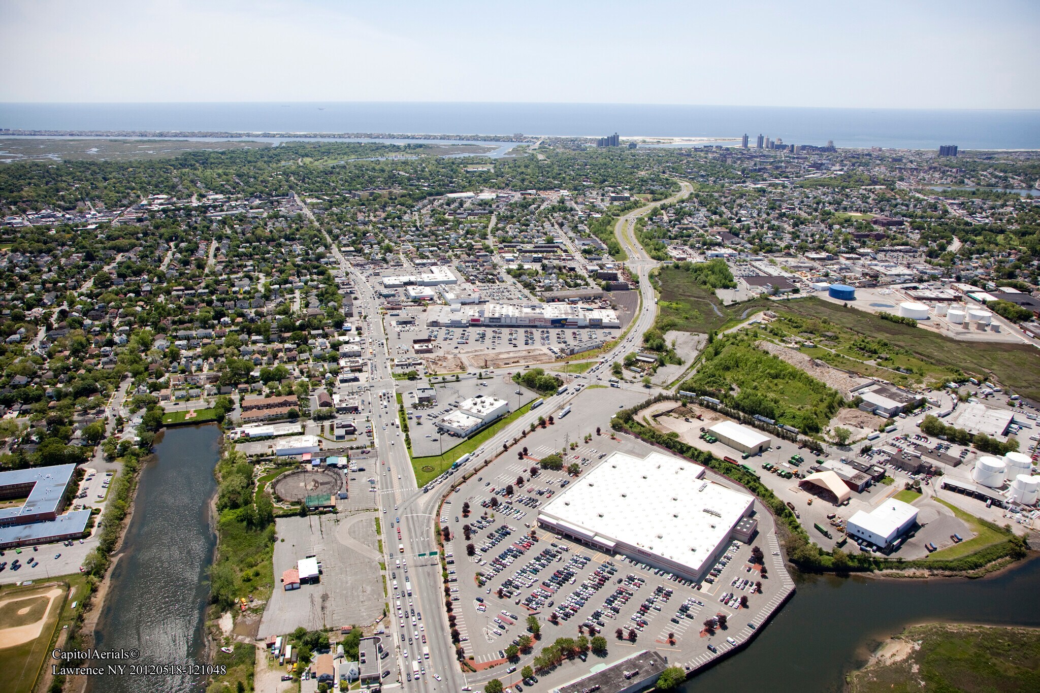 343 Rockaway Tpke, Lawrence, NY à vendre Aérien– Image 1 sur 2