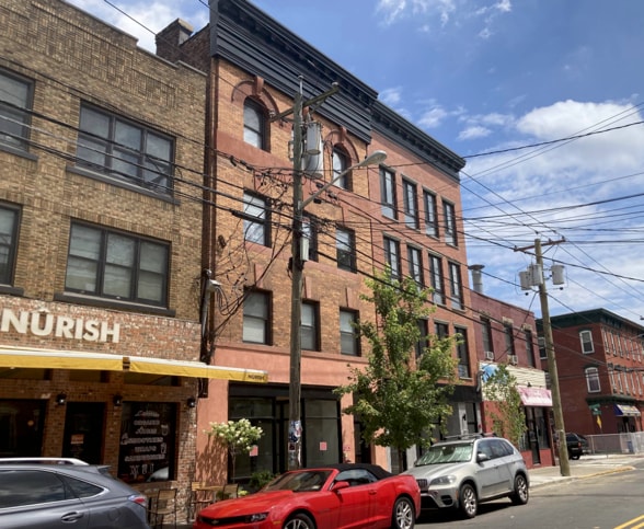 344 Communipaw Ave, Jersey City, NJ à louer Photo de l’immeuble– Image 1 sur 6