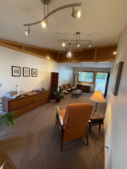 5619 Highland Rd, Waterford, MI à vendre - Hall d’entrée – Image 3 sur 10