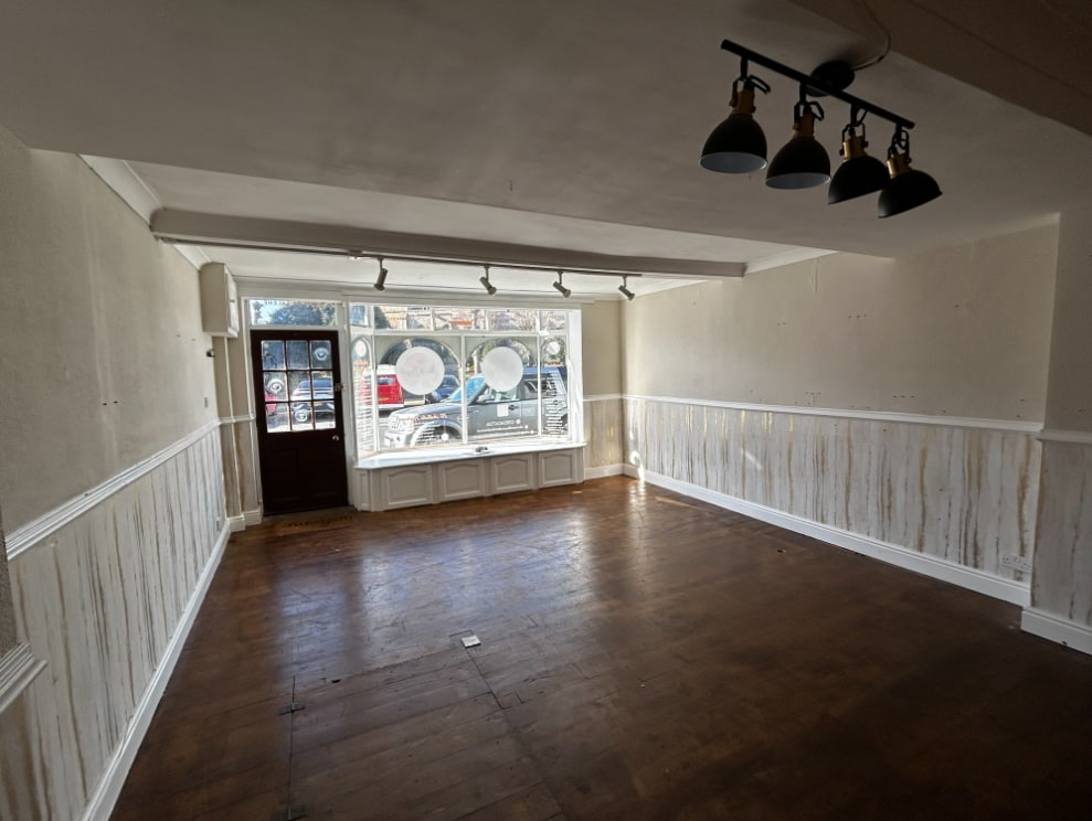 151-152C High St, Royal Wootton Bassett à louer Photo intérieure– Image 1 sur 4