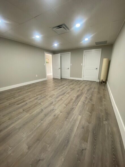 629 N Dixie Fwy, New Smyrna Beach, FL à louer - Photo intérieure – Image 2 sur 9