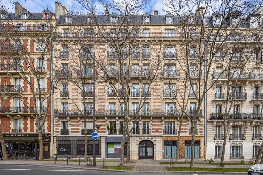 Local commercial dans Paris à louer - Photo de l’immeuble – Image 2 sur 3