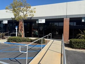 18019 Sky Park Cir, Irvine, CA à louer Photo de l’immeuble– Image 1 sur 5