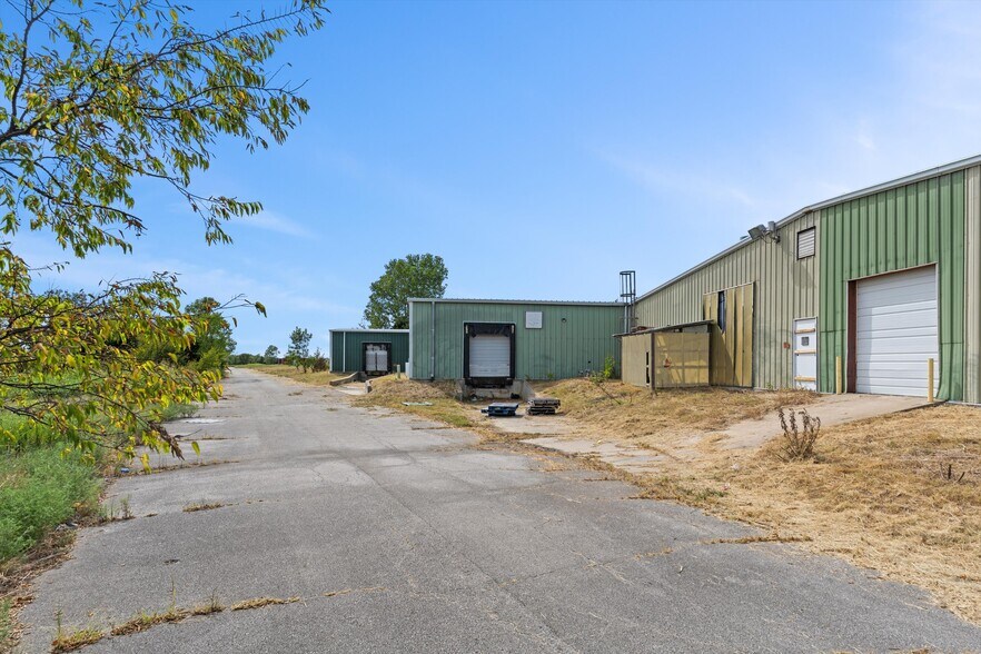 107 A St., Caney, KS à louer - Photo de l’immeuble – Image 1 sur 8