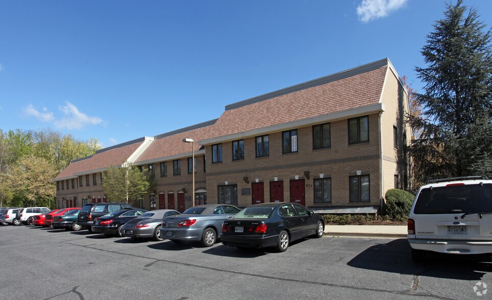931-947 Russell Ave, Gaithersburg, MD à louer - Photo de l’immeuble – Image 3 sur 67