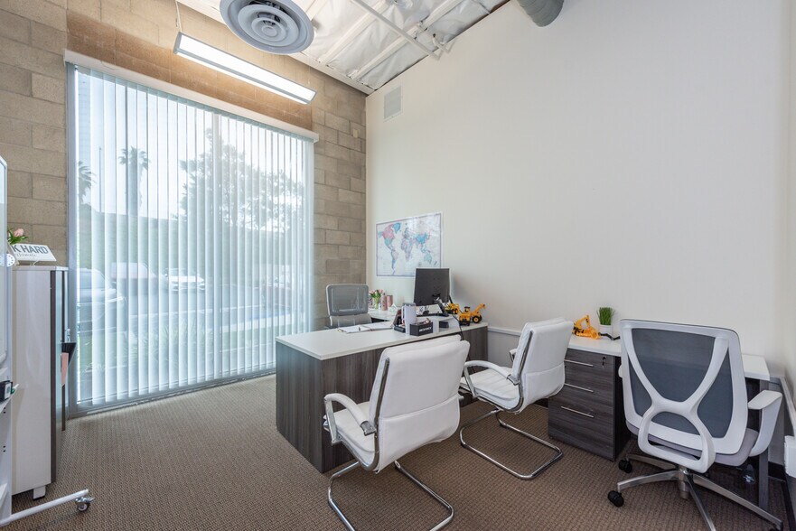 8925 Research Dr, Irvine, CA à louer - Photo de l’immeuble – Image 2 sur 32