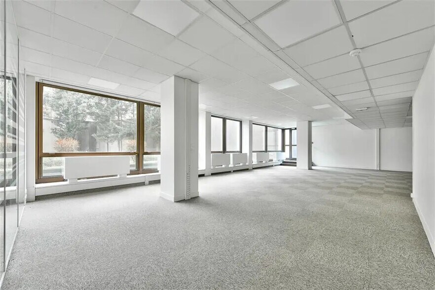 Bureau dans Saint-Cloud à louer - Photo de l’immeuble – Image 1 sur 6
