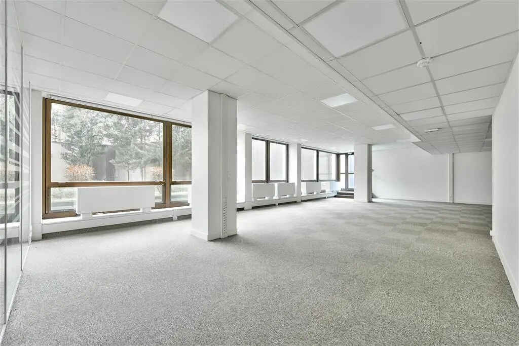 Bureau dans Saint-Cloud à louer Photo de l’immeuble– Image 1 sur 7