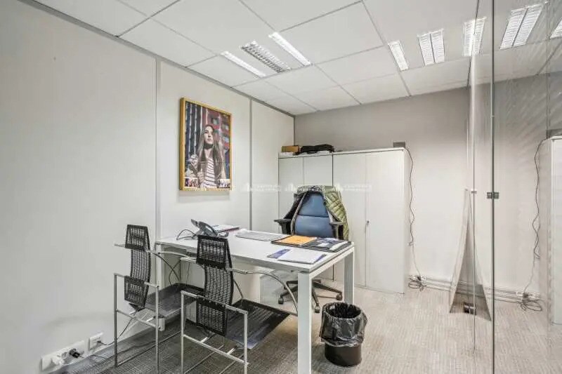 Bureau dans Paris à louer - Photo de l’immeuble – Image 2 sur 6