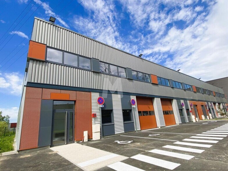 Local d’activités dans Corbeil-Essonnes à louer - Photo de l’immeuble – Image 2 sur 6