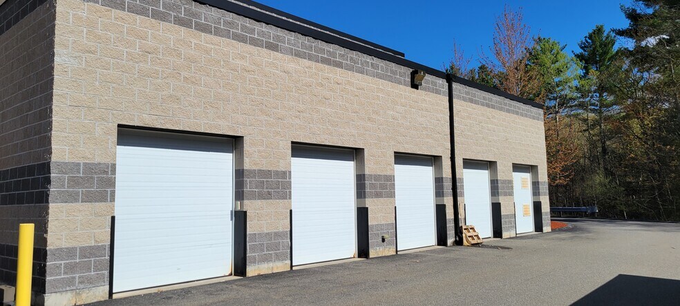 33 Constitution Dr, Hudson, NH à vendre - Photo de l’immeuble – Image 3 sur 13