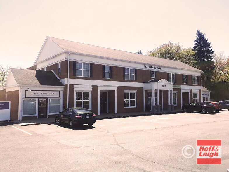 1717 Brittain Rd, Akron, OH à louer - Photo de l’immeuble – Image 1 sur 1