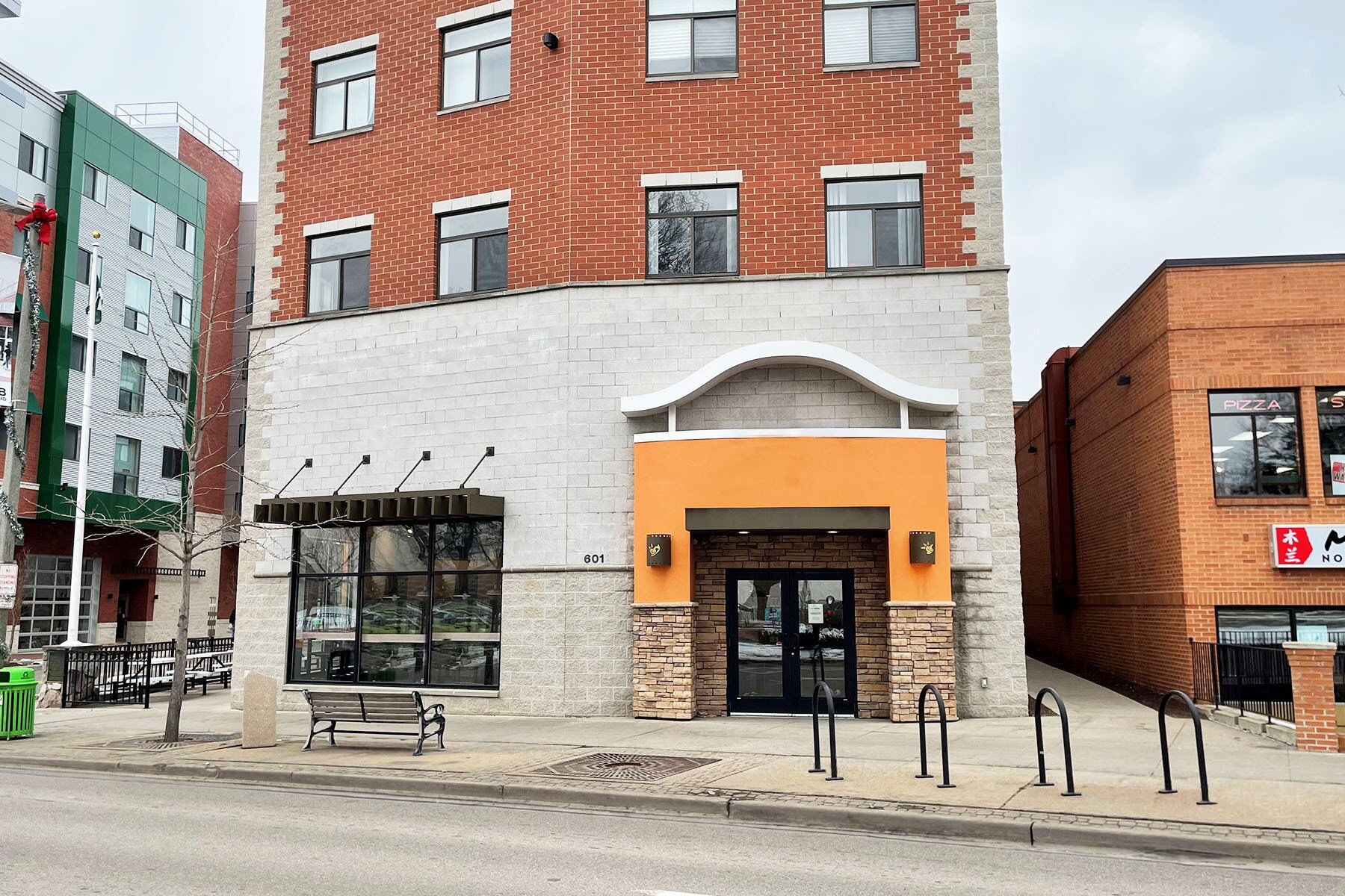 601 E Grand River Ave, East Lansing, MI à louer Photo de l’immeuble– Image 1 sur 2