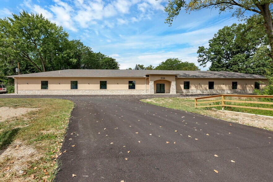 5122 Morse Rd, Columbus, OH à louer - Photo de l’immeuble – Image 2 sur 22
