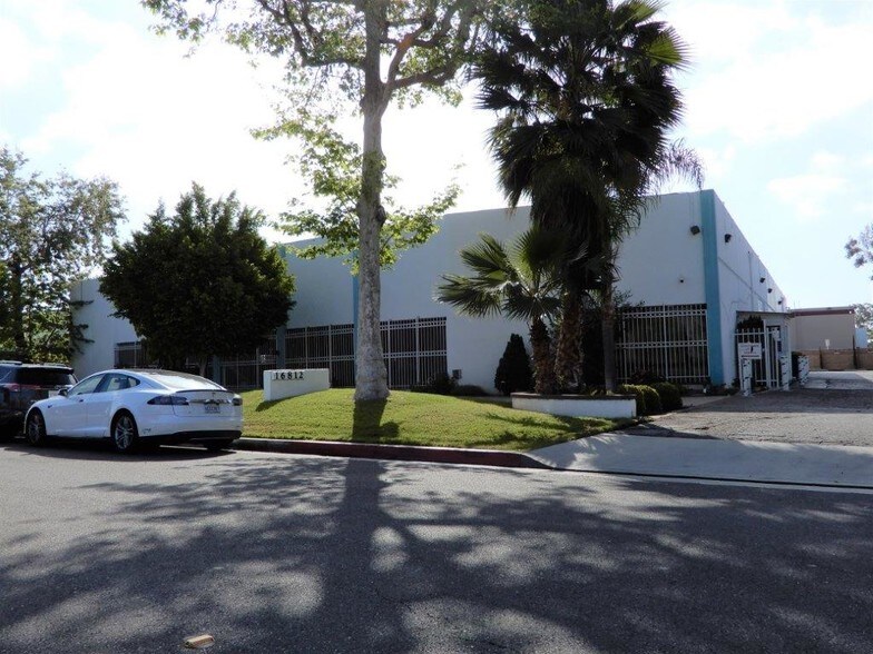 16812 Hale Ave, Irvine, CA à vendre - Photo de l’immeuble – Image 1 sur 17