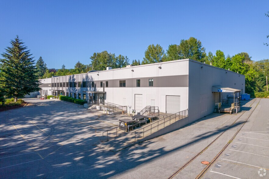 4084 McConnell Ct, Burnaby, BC à louer - Photo principale – Image 1 sur 5